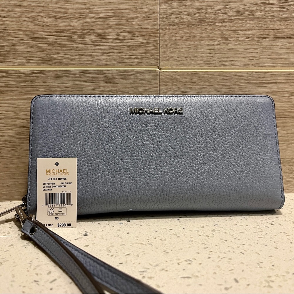 MICHAEL KORS LARGE TRAVEL CONTINENTAL WRISTLET WALLET PALE OCEAN COLOR